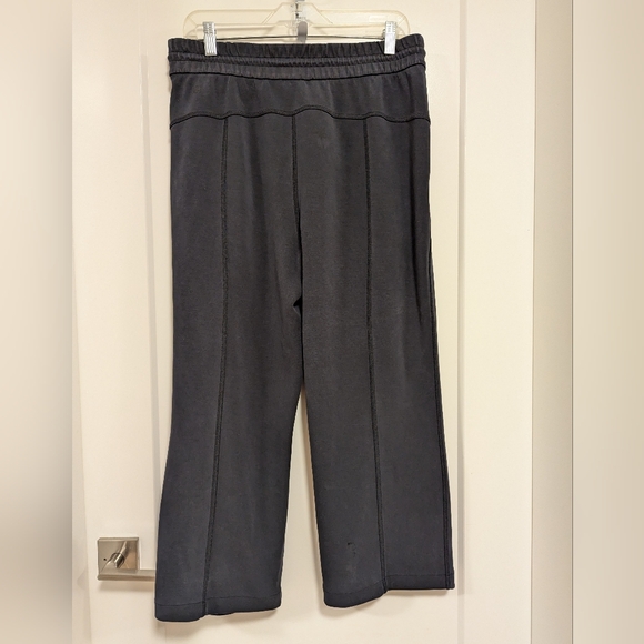 Lululemon Softstreme High-Rise Straight Leg Crop Black Size 10 - Picture 4 of 16